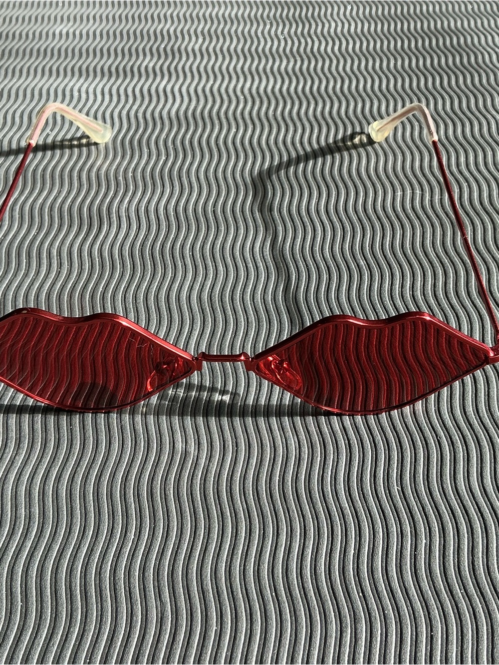 Red Lip-Shaped Rimless Sunglasses